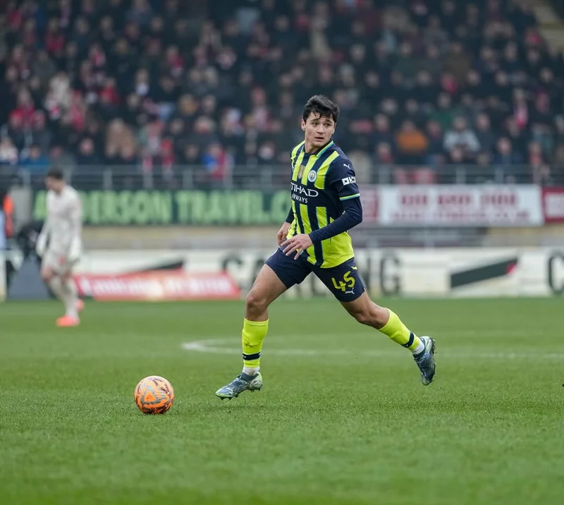 ảnh cầu thủ Abdukodir Khusanov 1