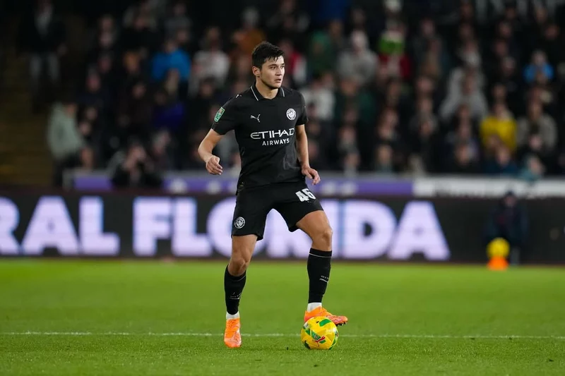 ảnh cầu thủ Abdukodir Khusanov 4