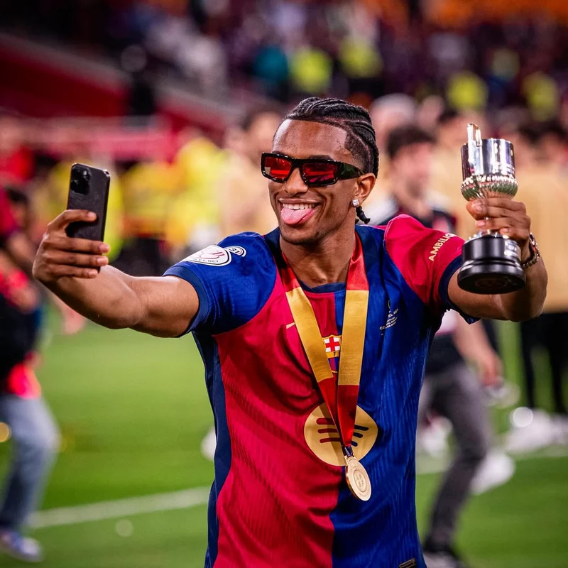 Hình ảnh cầu thủ Alejandro Balde 4