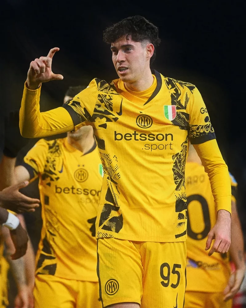 ảnh cầu thủ Alessandro Bastoni 2