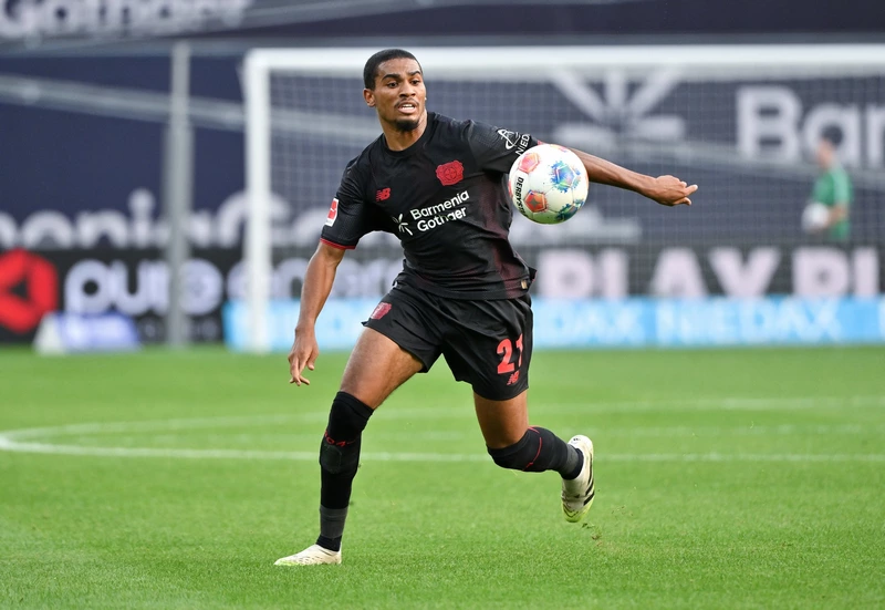 Hình ảnh cầu thủ Amine Adli 4