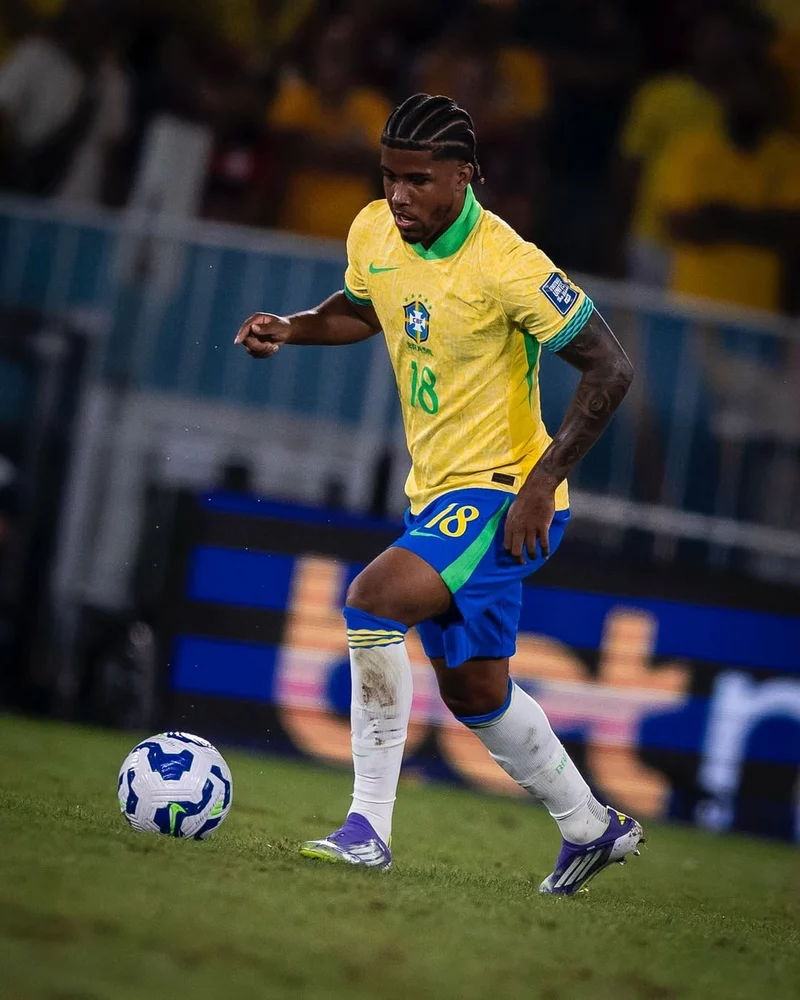 Hình ảnh cầu thủ Andrey Santos 2