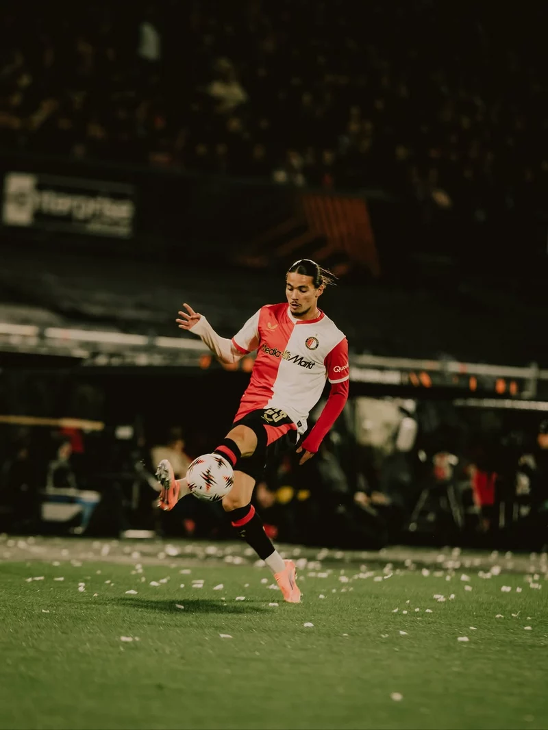 Hình ảnh cầu thủ Anis Hadj Moussa 1