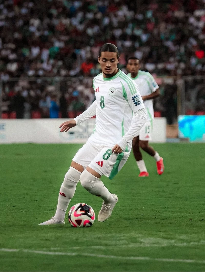 Hình ảnh cầu thủ Anis Hadj Moussa 2