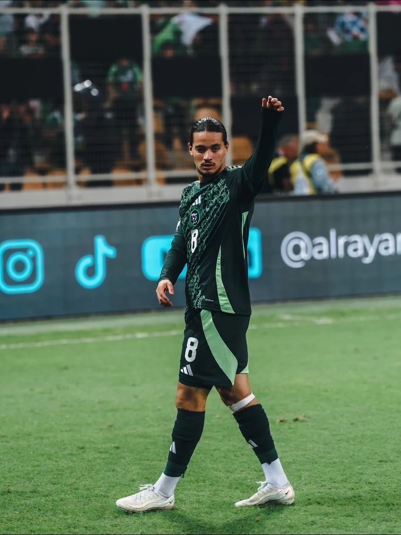 Hình ảnh cầu thủ Anis Hadj Moussa 3