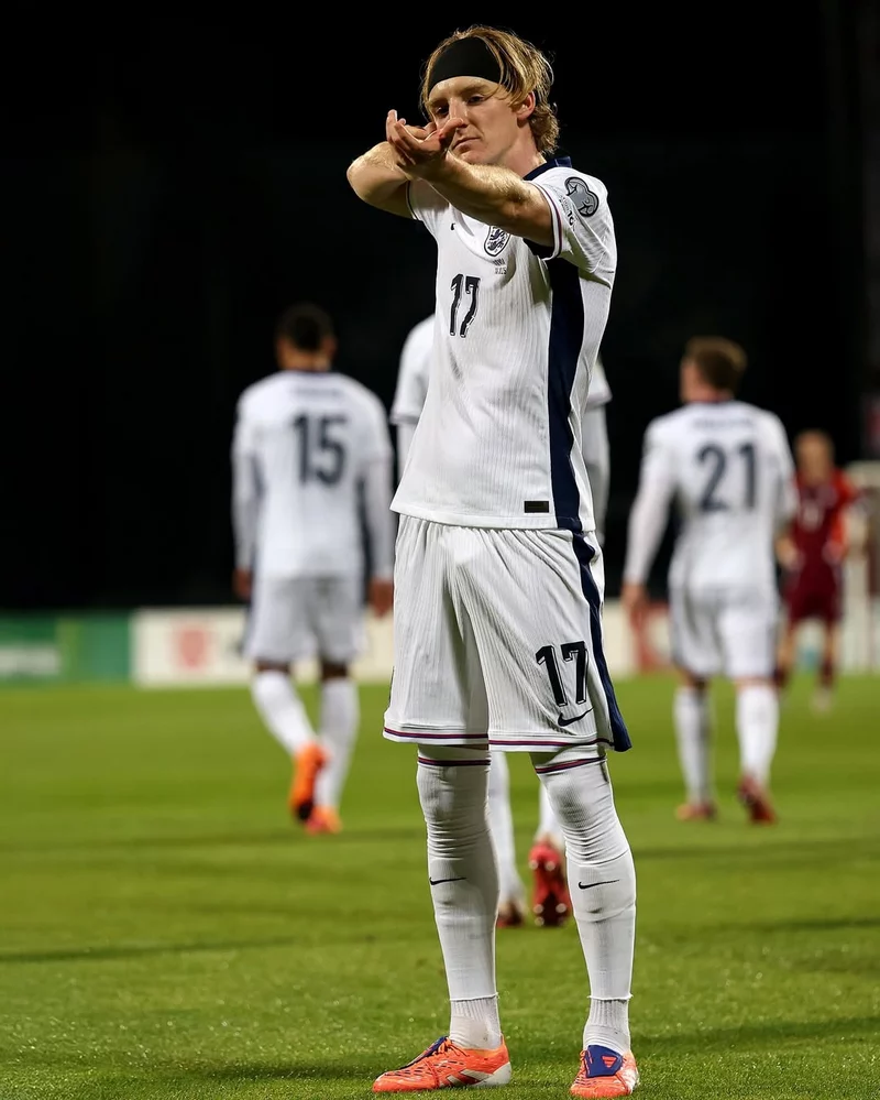 Hình ảnh cầu thủ Anthony Gordon 3