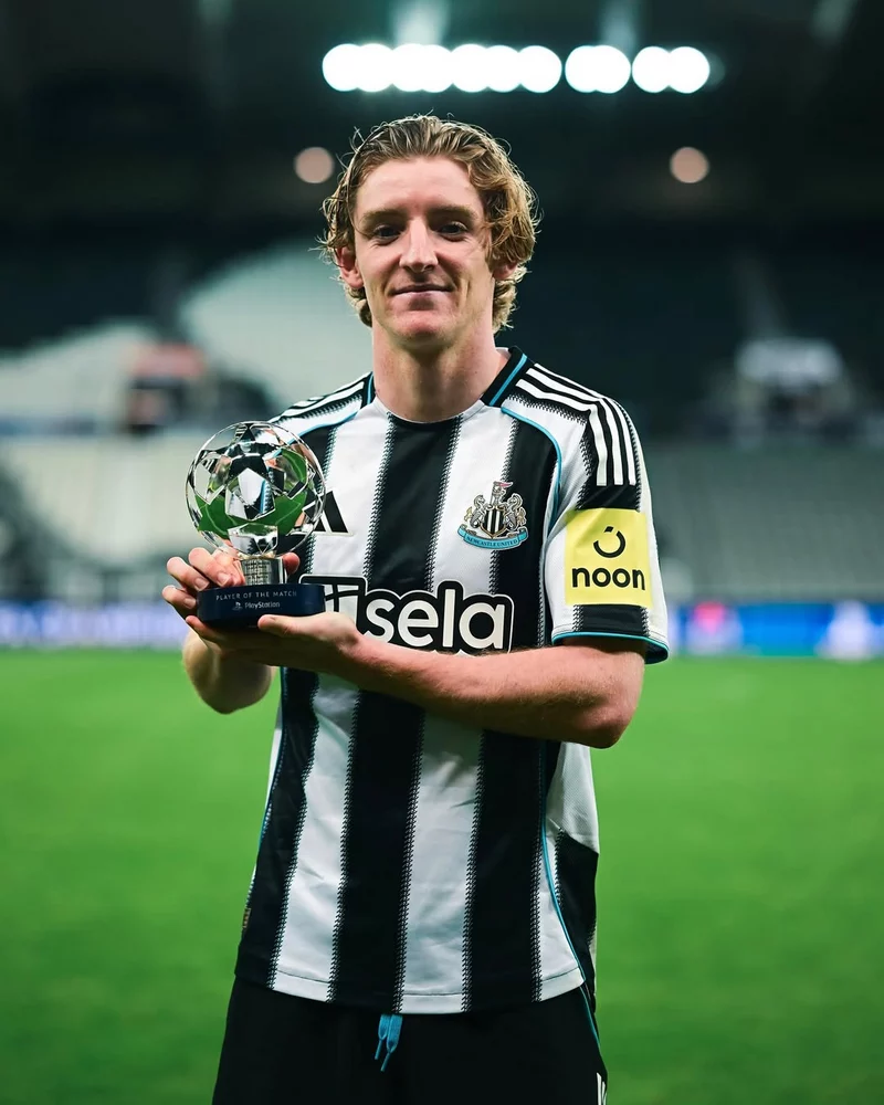 Hình ảnh cầu thủ Anthony Gordon 4