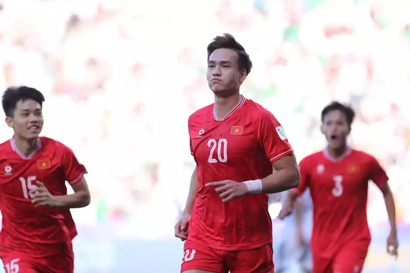 Bùi Hoàng Việt Anh – Hình mẫu trung vệ toàn diện của bóng đá Việt Nam