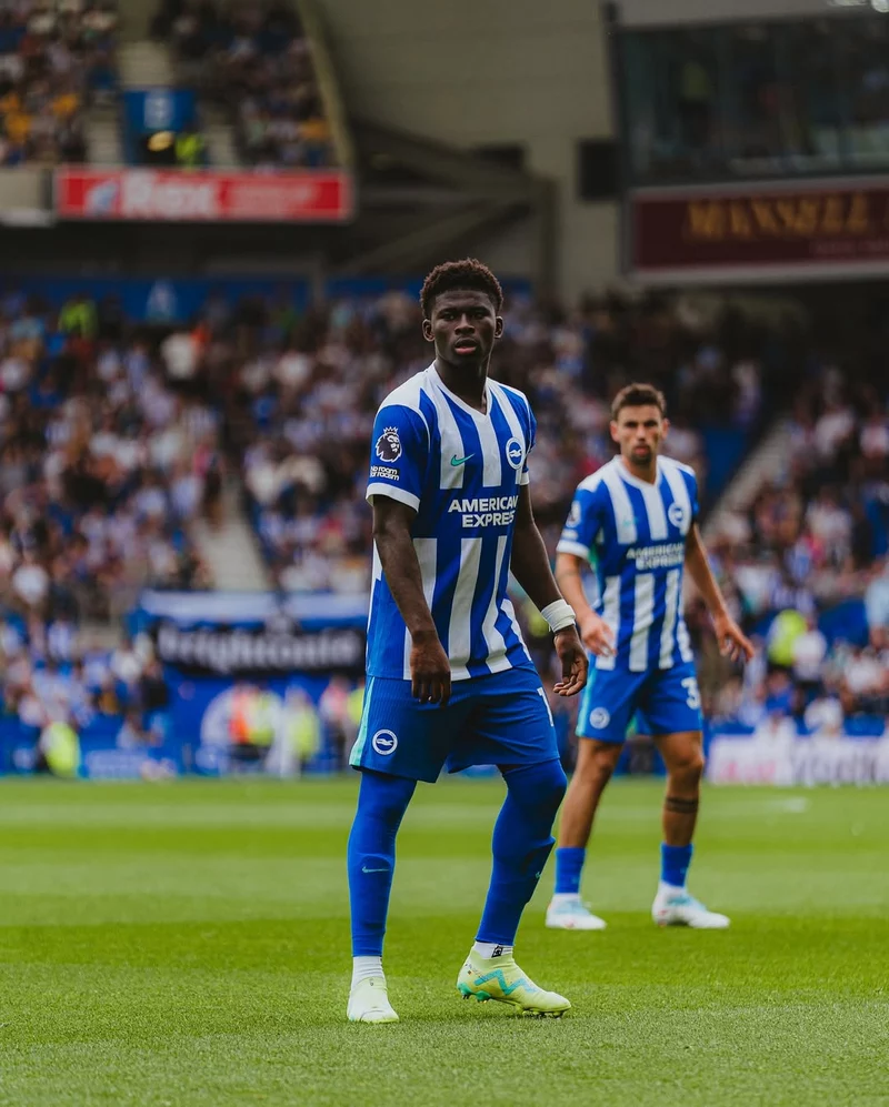 ảnh cầu thủ Carlos Baleba 1