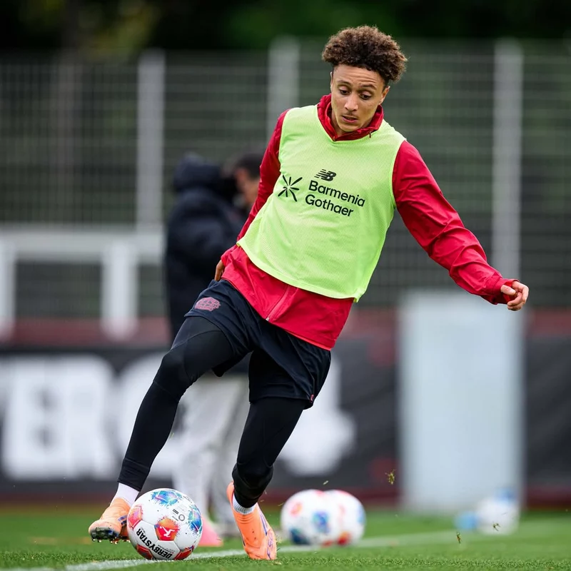 Hình ảnh cầu thủ Eliesse Ben Seghir 3