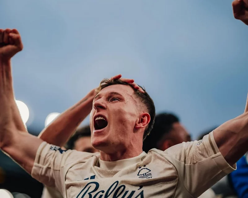 Hình ảnh cầu thủ Elliot Anderson 4