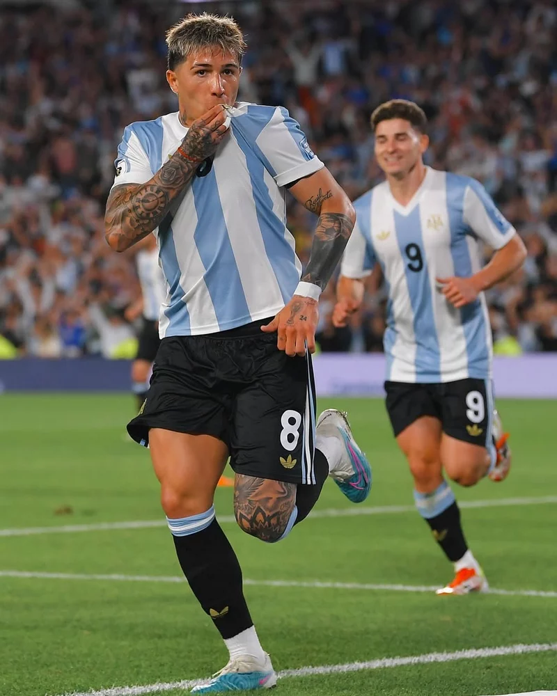 ảnh cầu thủ Enzo Fernández 2