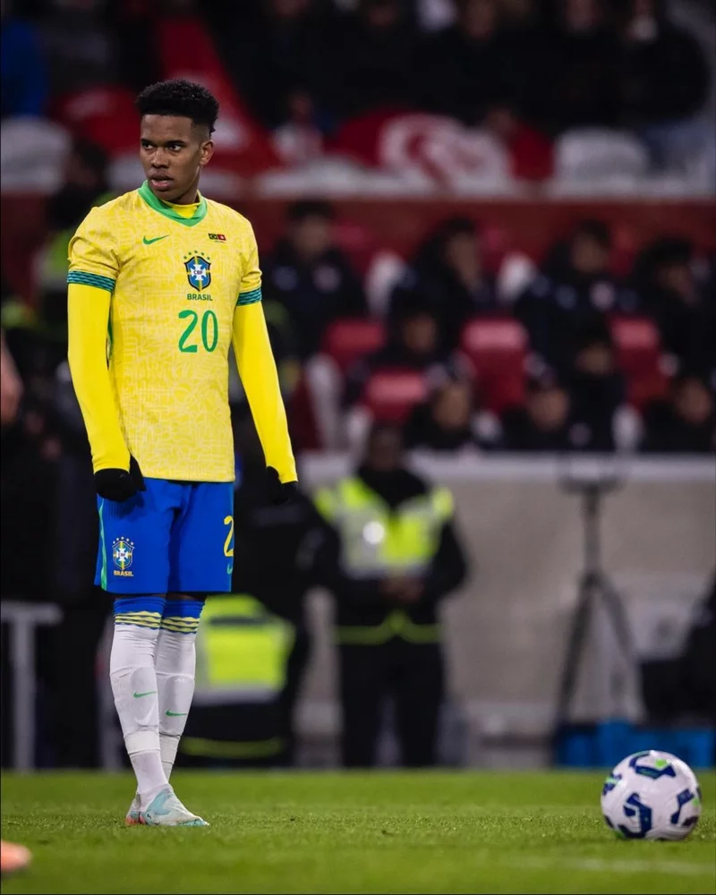 ảnh cầu thủ Estêvão 4