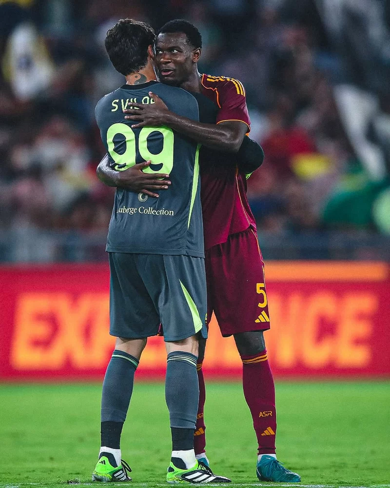 ảnh cầu thủ Evan Ndicka 2