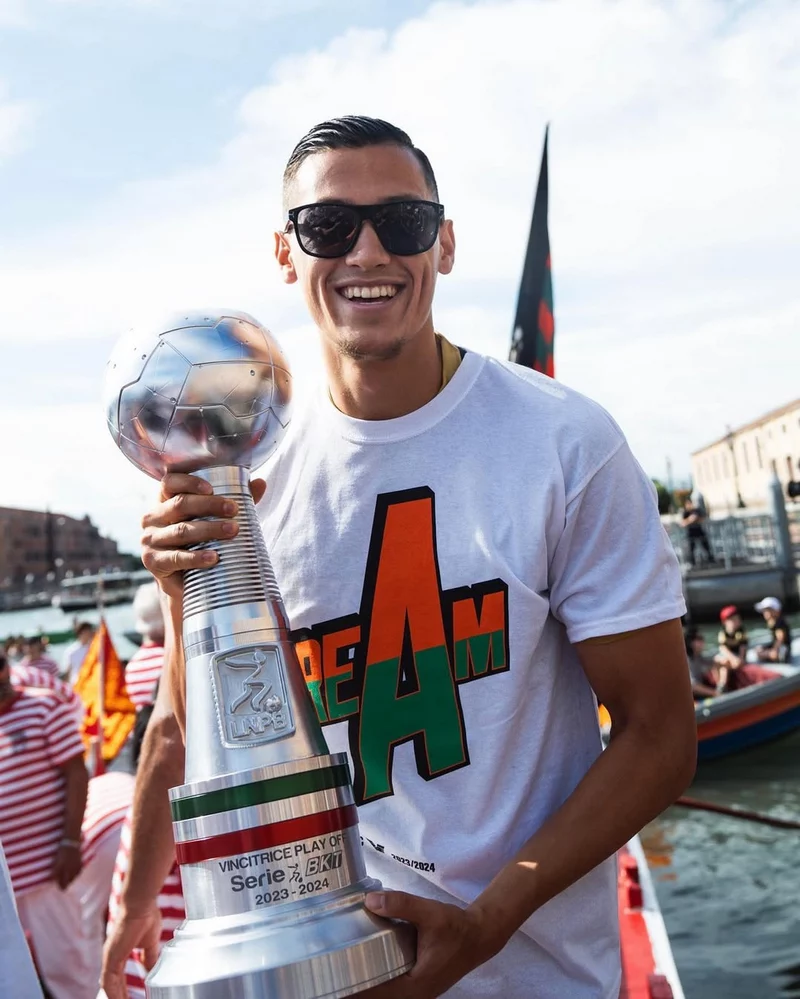 Hình ảnh cầu thủ Jay Idzes 1