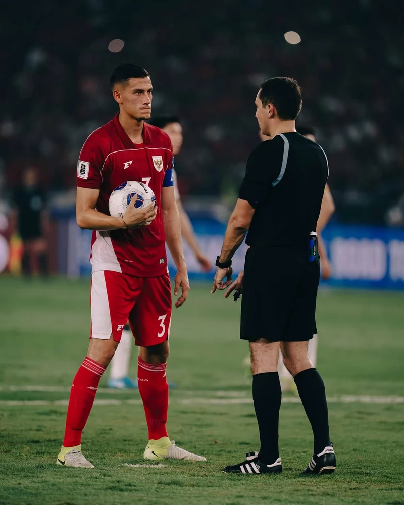 Hình ảnh cầu thủ Jay Idzes 3