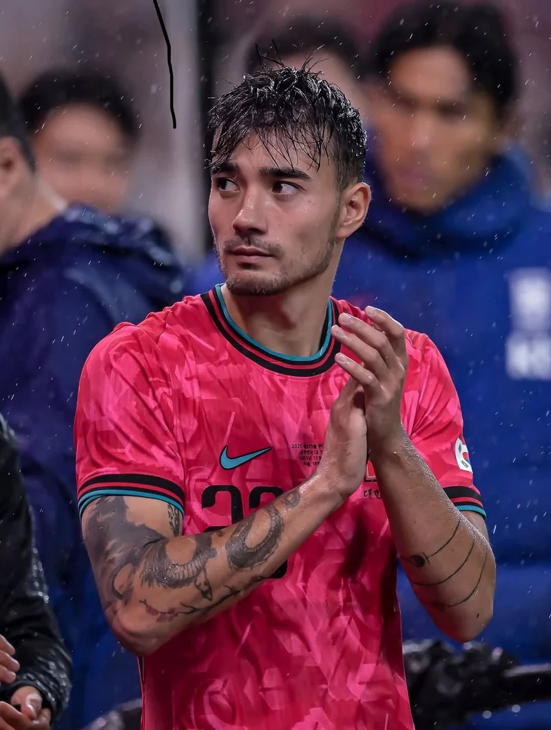 Jens Castrop — Tiền Vệ Gây Chú Ý Tại Bundesliga 2025–26