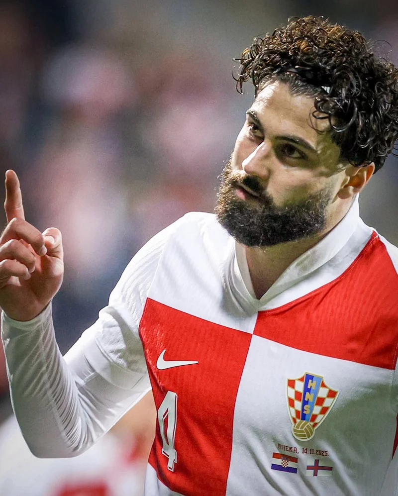 Hậu vệ trái hay trung vệ? Sự đa năng của Josko Gvardiol