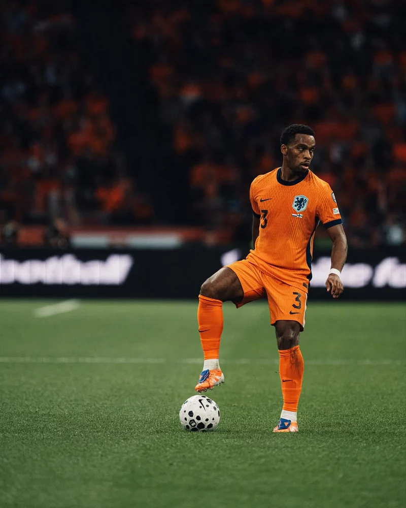 Hình ảnh cầu thủ Jurriën Timber 1