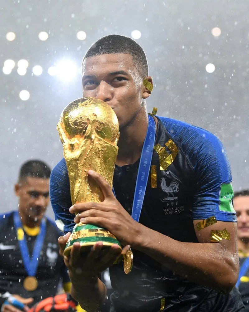 ảnh cầu thủ Kylian-Mbappe 3