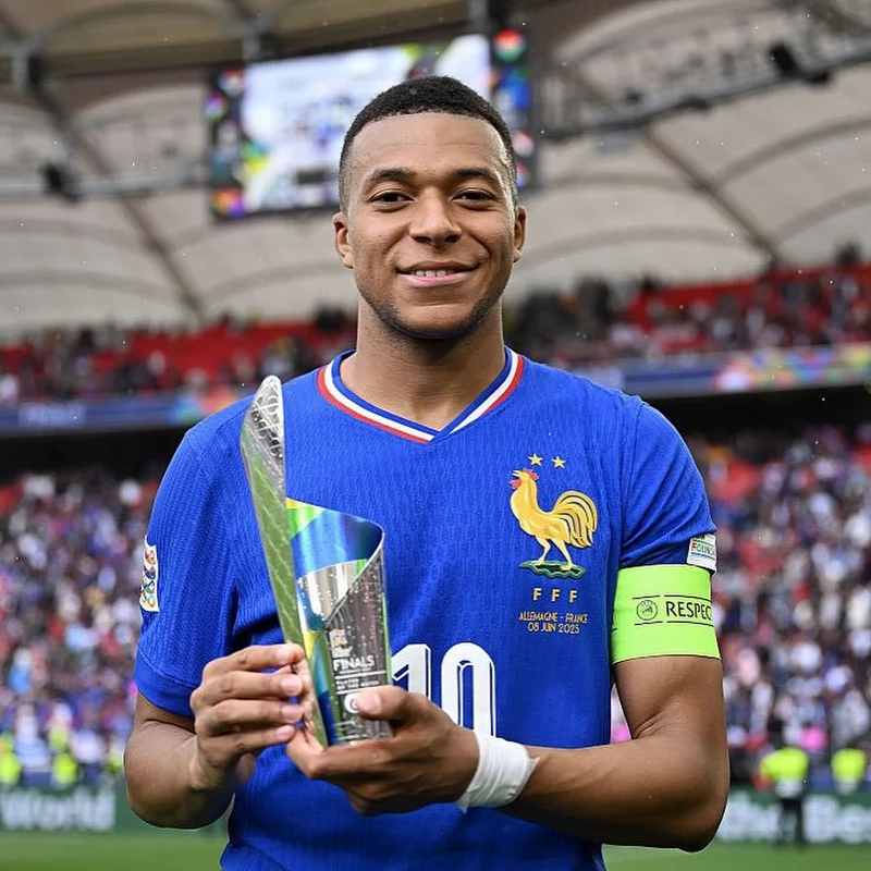 ảnh cầu thủ Kylian-Mbappe 4