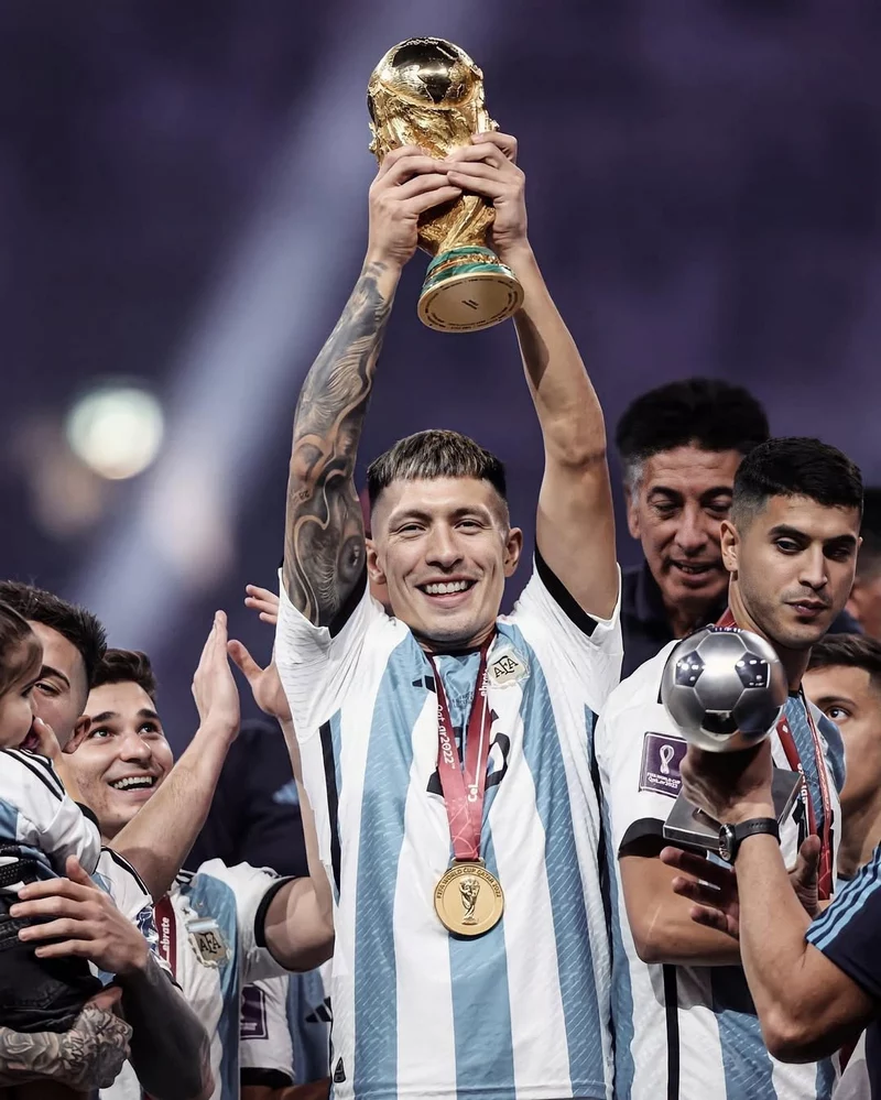 Hình ảnh cầu thủ Lisandro Martínez 1