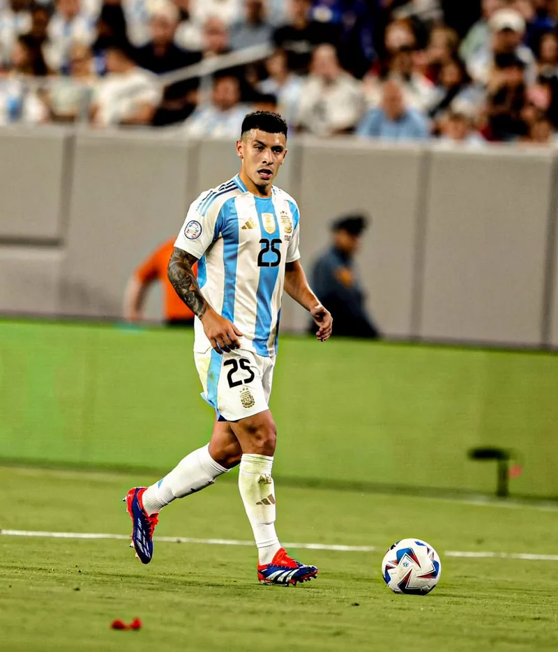 Hình ảnh cầu thủ Lisandro Martínez 3