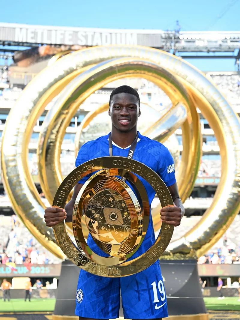 Hình ảnh cầu thủ Mamadou Sarr 1