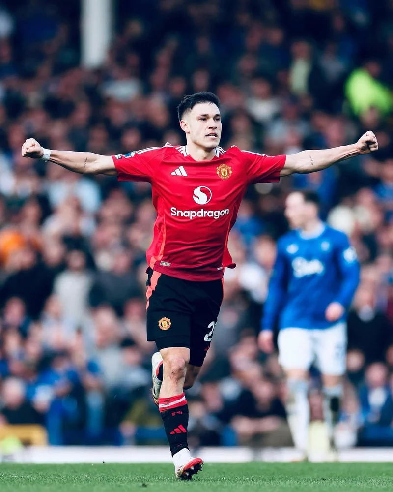 Hình ảnh cầu thủ Manuel Ugarte 3