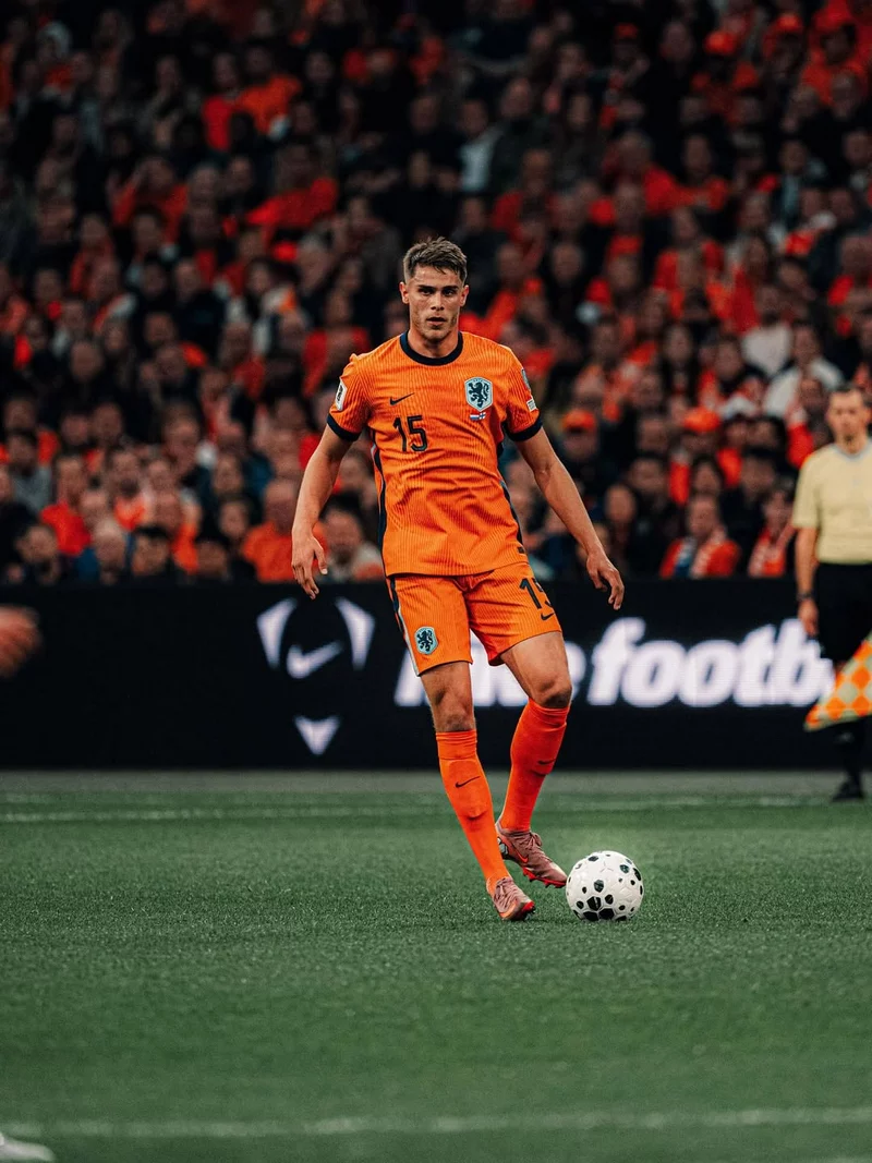 Hình ảnh cầu thủ Micky van de Ven 3