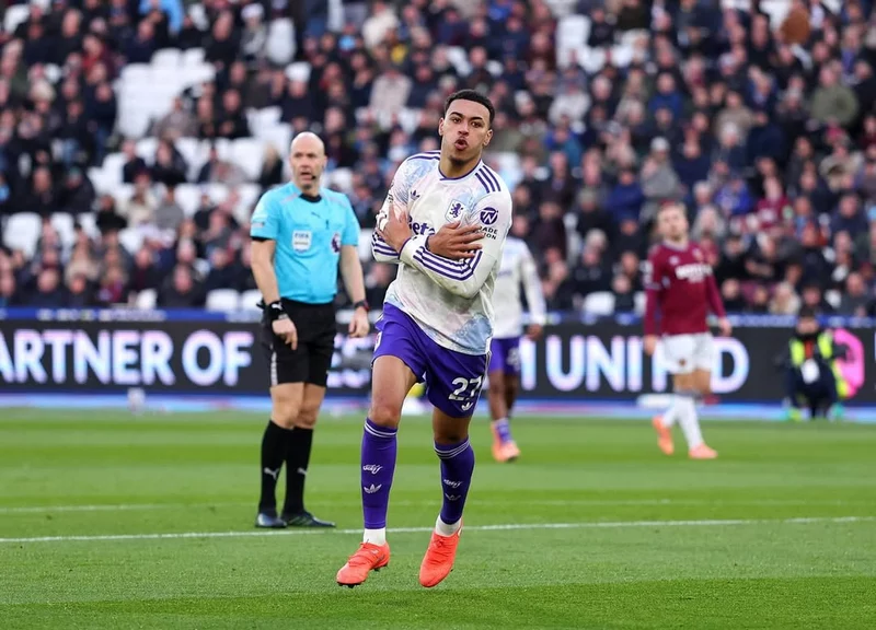 Hình ảnh cầu thủ Morgan Rogers 4