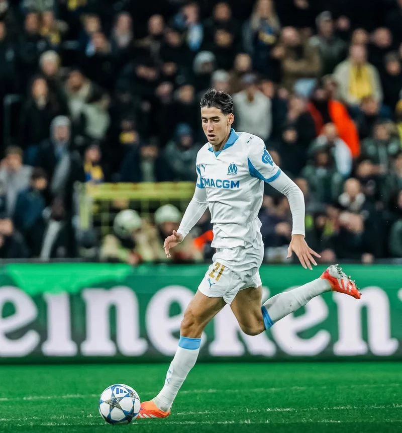 Hình ảnh cầu thủ Nayef Aguerd 1