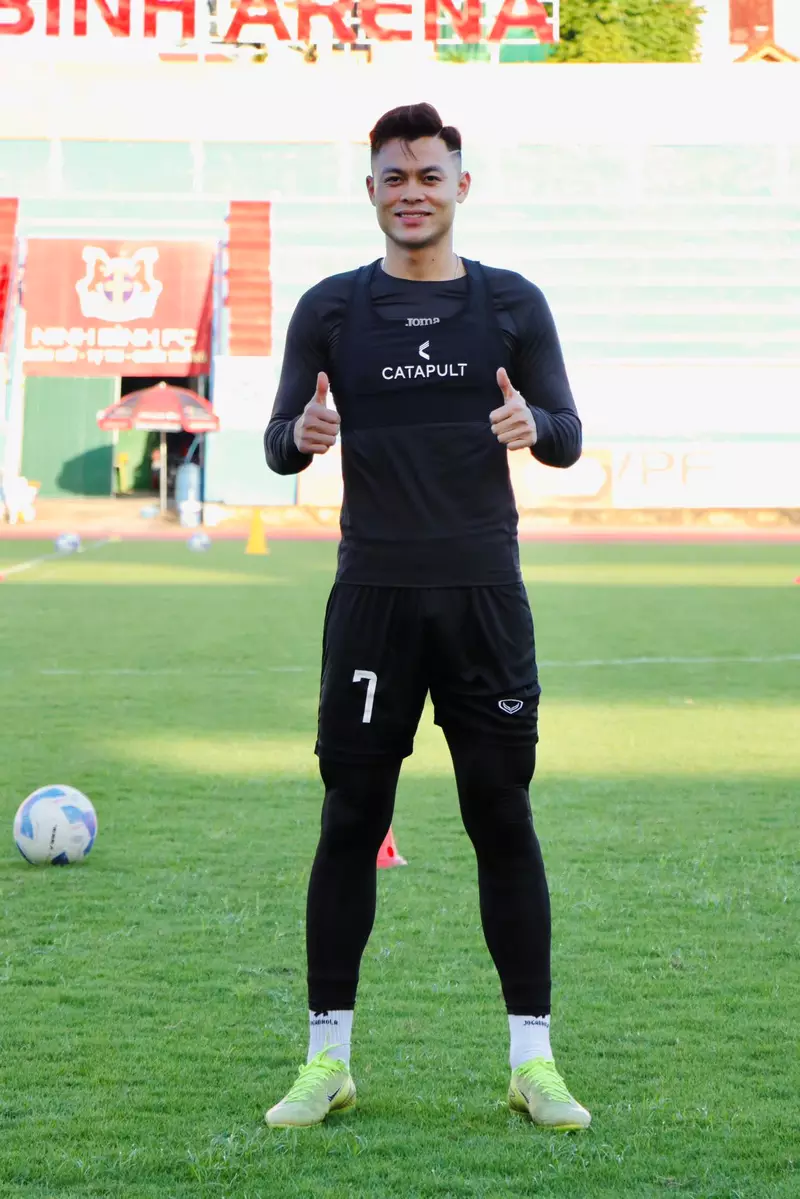 Nguyễn Đức Chiến – Trung vệ đa năng của bóng đá Việt Nam