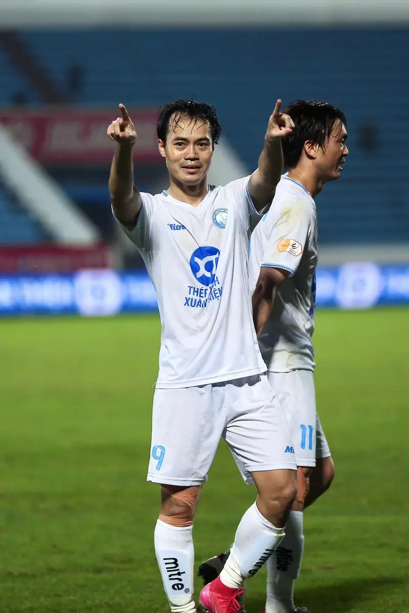 ảnh cầu thủ Nguyễn Văn Toàn 2
