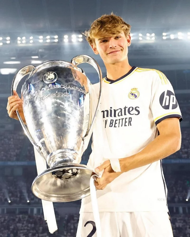 ảnh cầu thủ Nico Paz 1