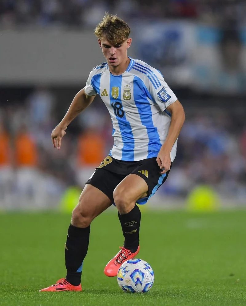 ảnh cầu thủ Nico Paz 4