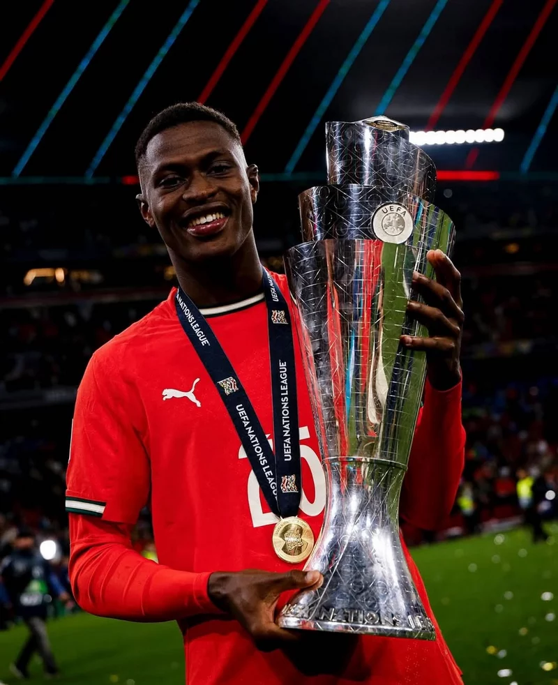 ảnh cầu thủ Nuno Mendes 2