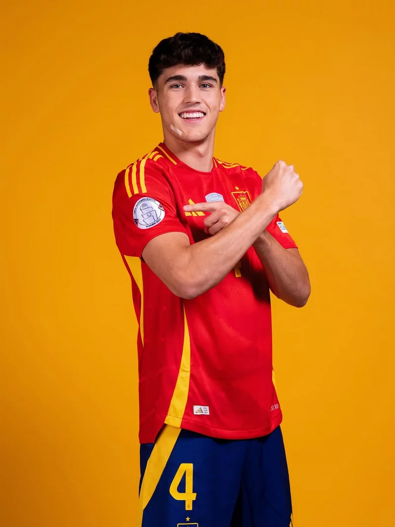 ảnh cầu thủ Pau Cubarsí 3