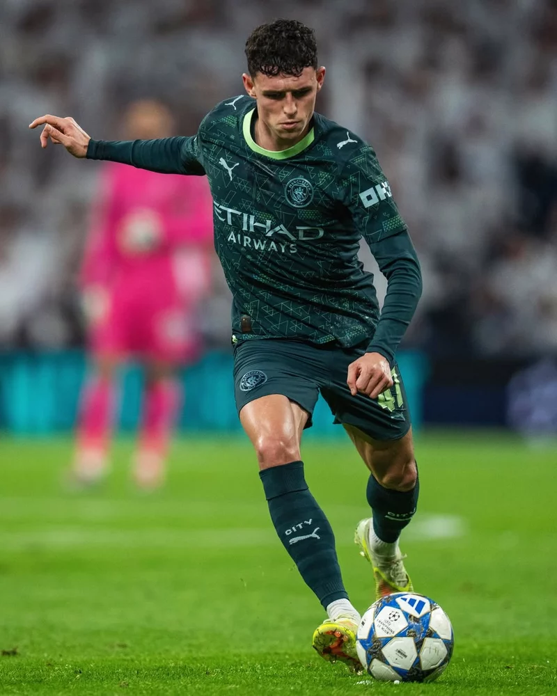ảnh cầu thủ Phil Foden 4