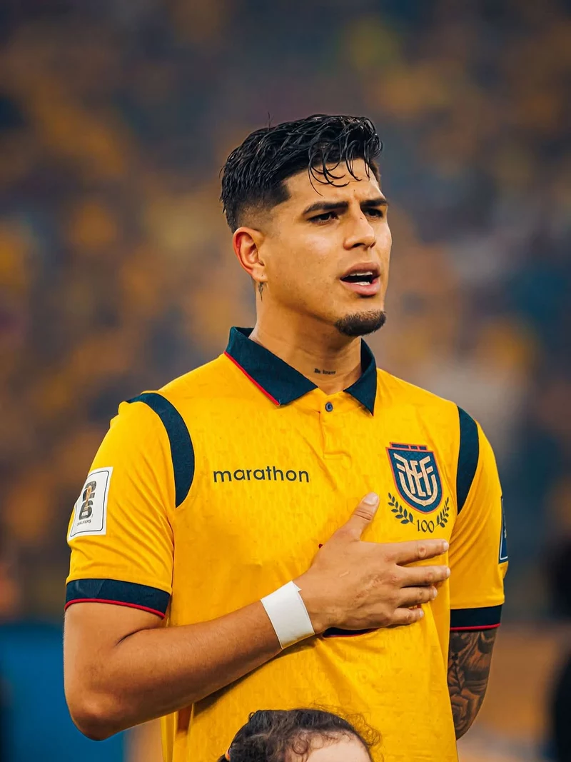 ảnh cầu thủ Piero Hincapié 3