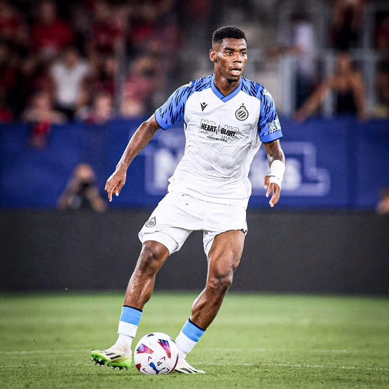 Hình ảnh cầu thủ Raphael Onyedika 3