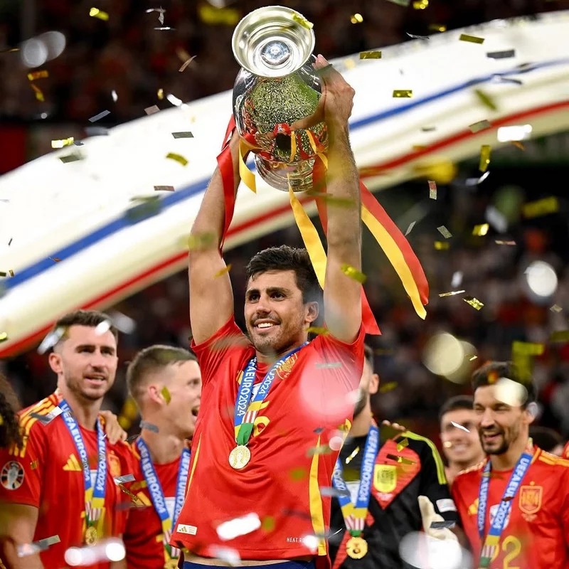 ảnh cầu thủ Rodri 4