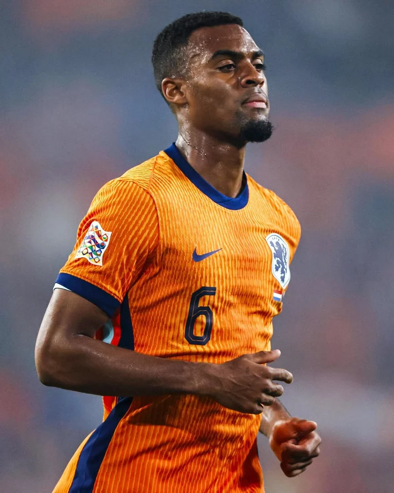 ảnh cầu thủ Ryan Gravenberch 2