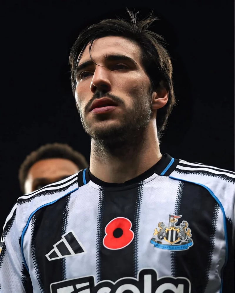 Sandro Tonali — “Pirlo Mới” Của Bóng Đá Ý: Phong Độ & Danh Hiệu