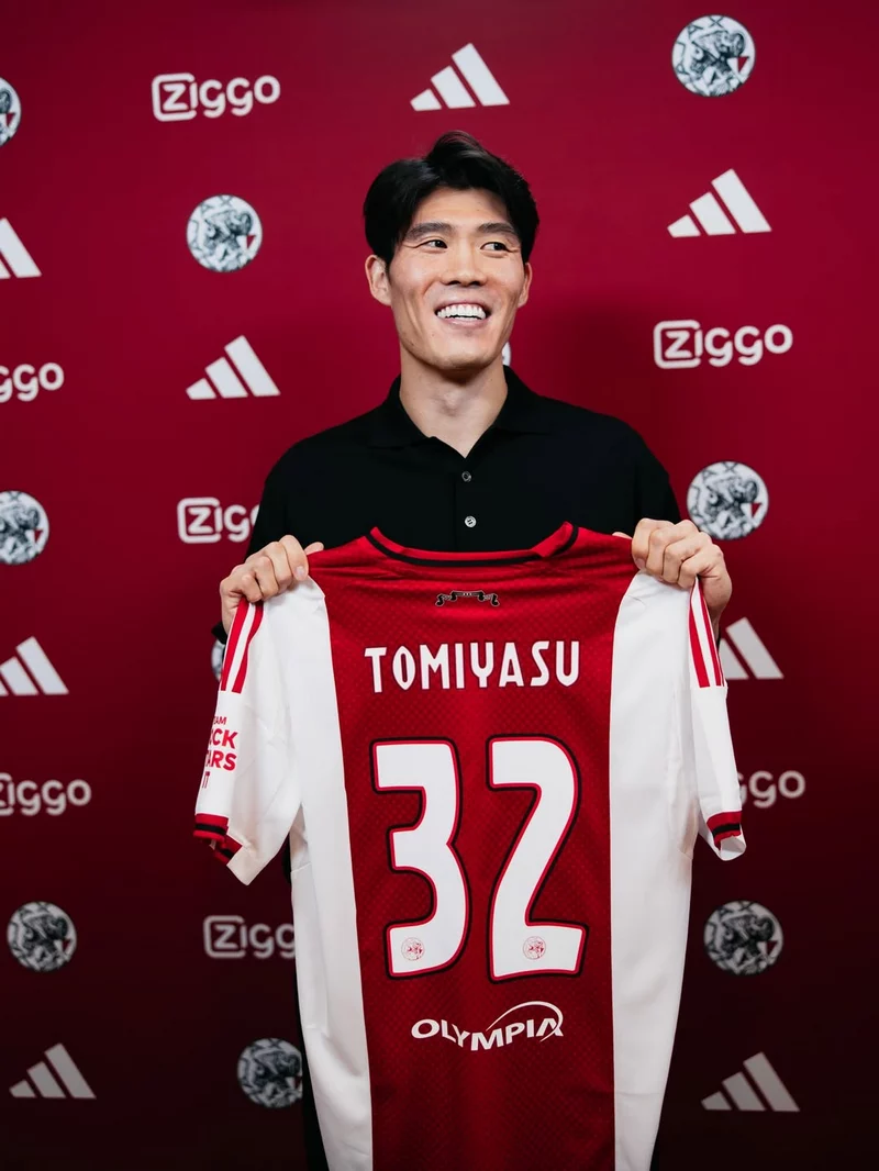 Hình ảnh cầu thủ Takehiro Tomiyasu 3