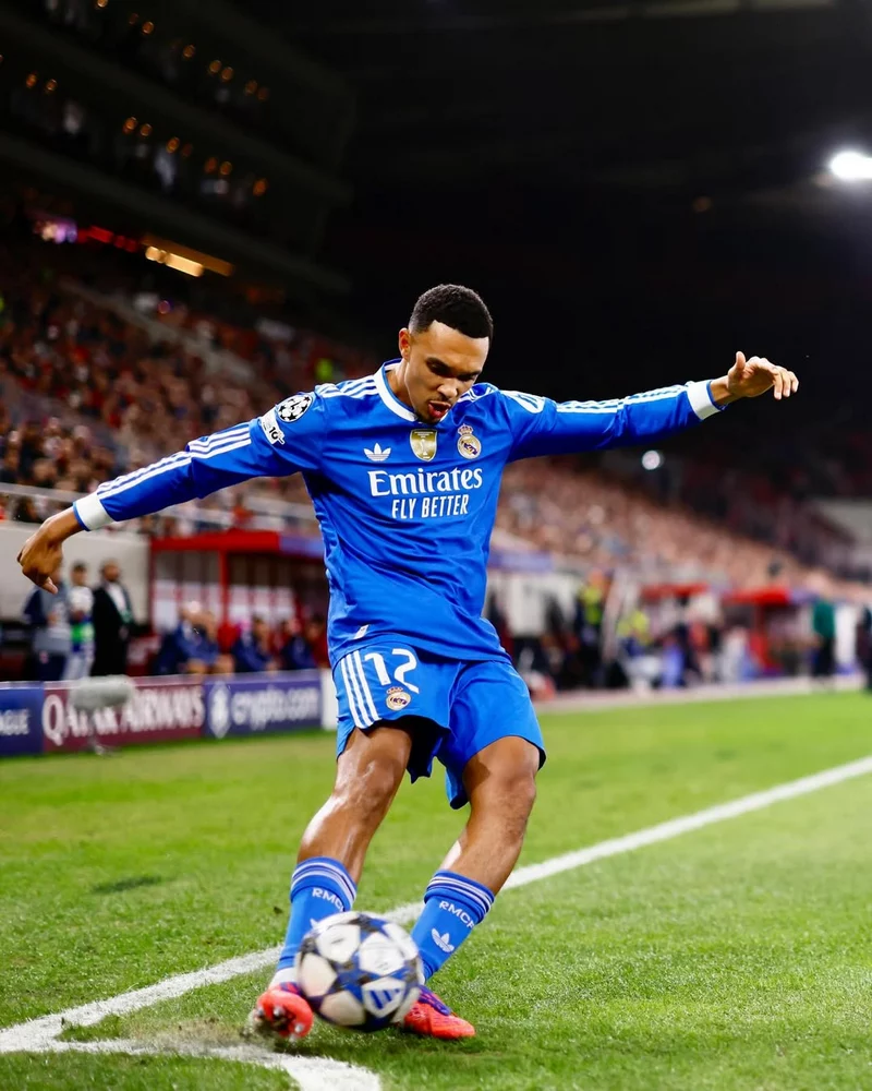 Hình ảnh cầu thủ Trent Alexander-Arnold 3