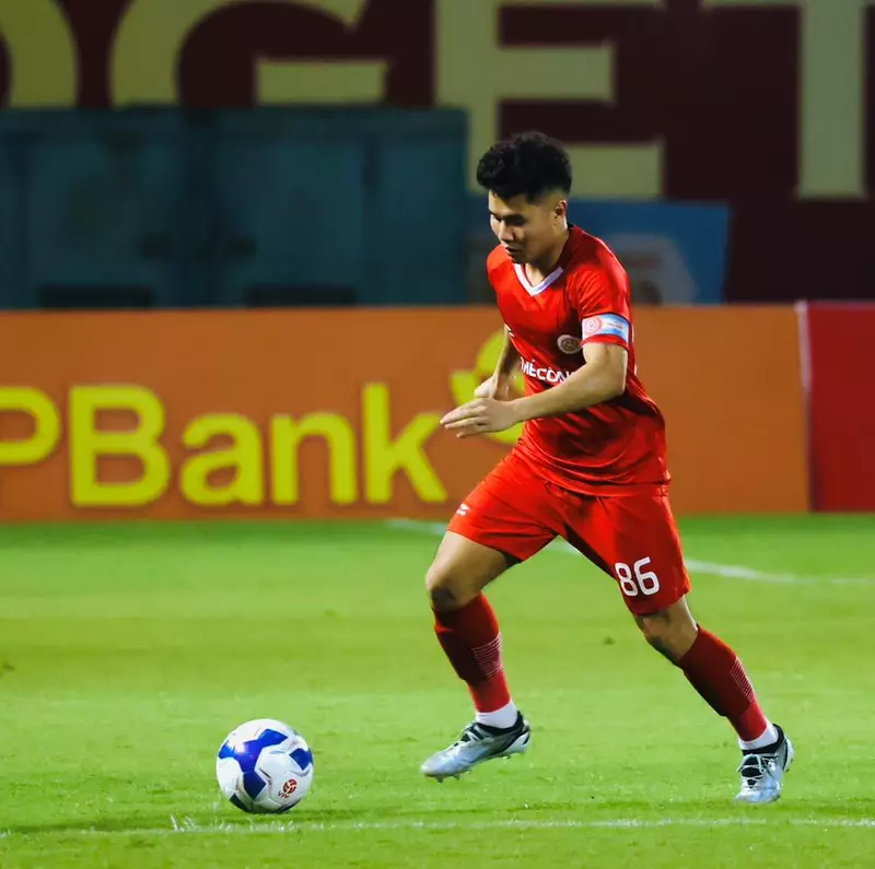 Chân dung Trương Tiến Anh – “Người thừa kế” đường tạt bóng Việt Nam