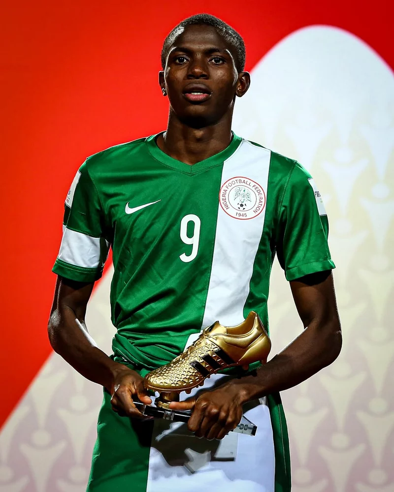 Victor Osimhen – Từ Nigeria đến ngôi sao bóng đá châu Âu