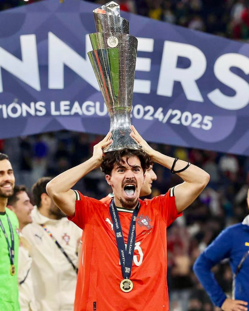 ảnh cầu thủ Vitinha 2