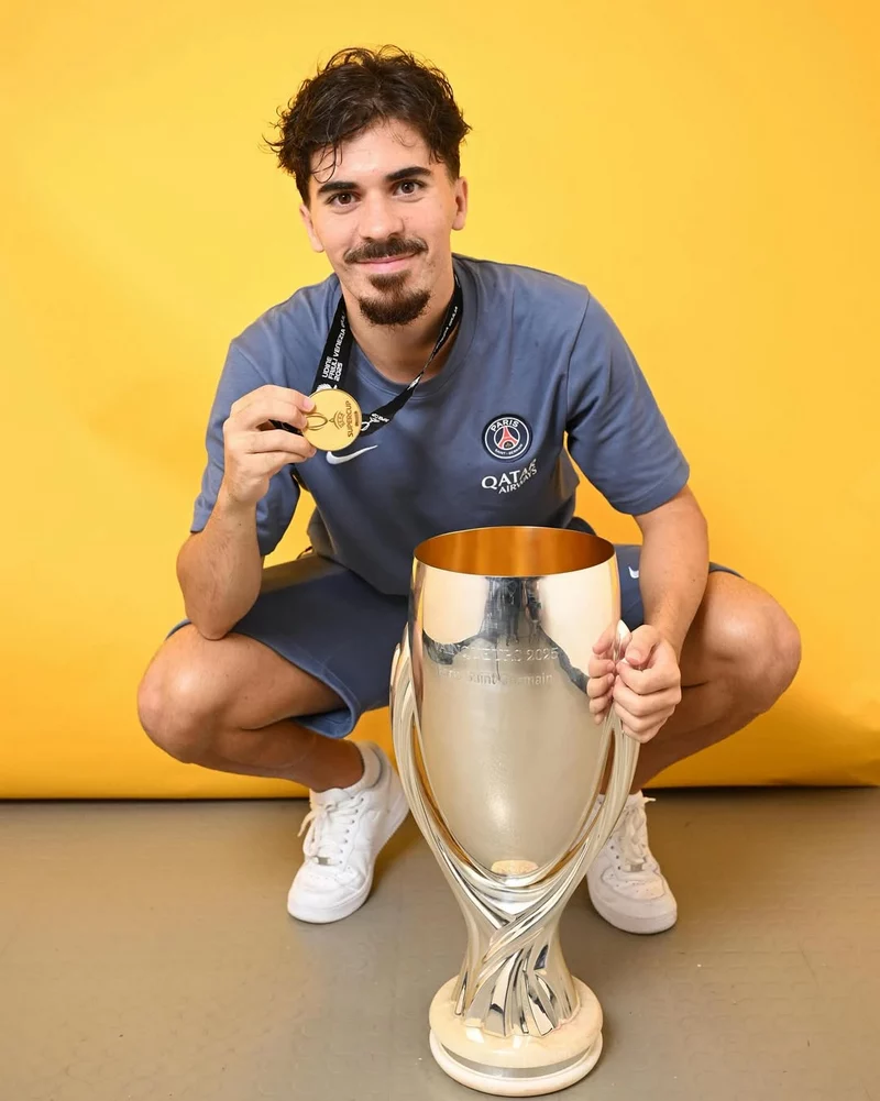 ảnh cầu thủ Vitinha 3